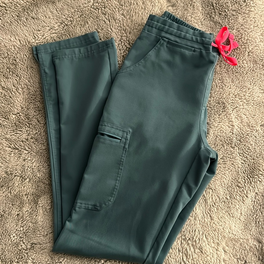 Figs hydrogreen Yola skinny scrub pants.